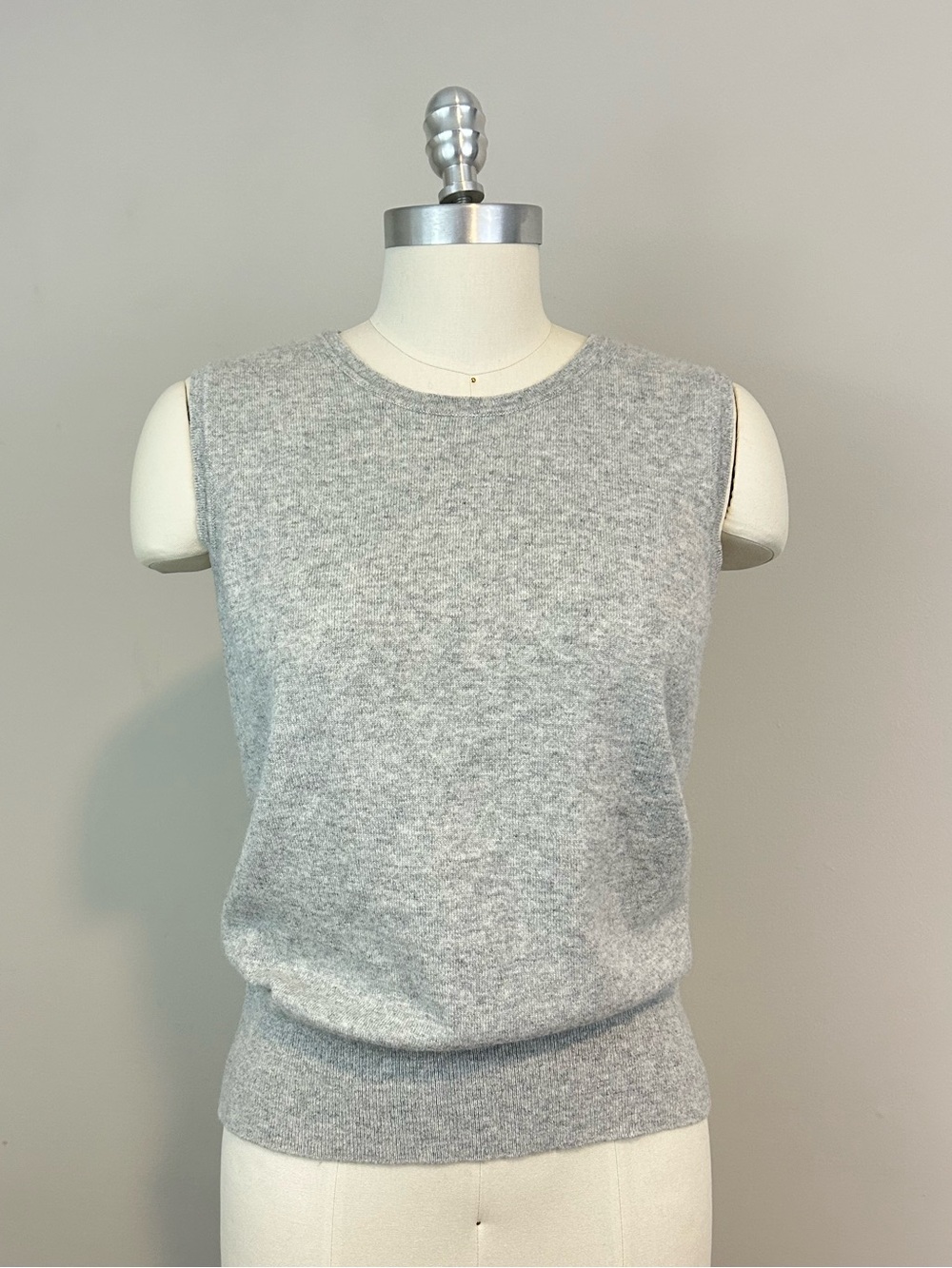 Brooks Brothers 100% Cashmere Sleeveless Crewneck Knit Tank Sz Medium Gray